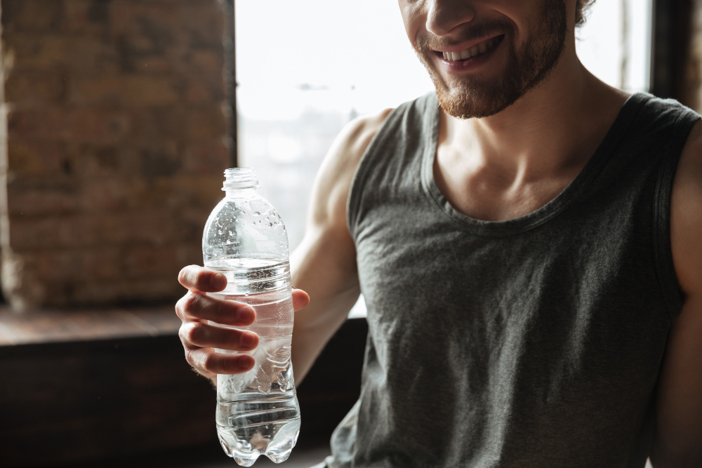 5 motive pentru care sportivii ar trebui să consume apă alcalină