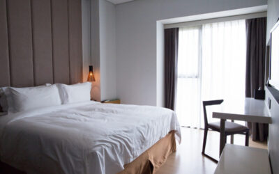 Cum să îți cureți draperiile pentru a menține prospețimea și frumusețea acestora