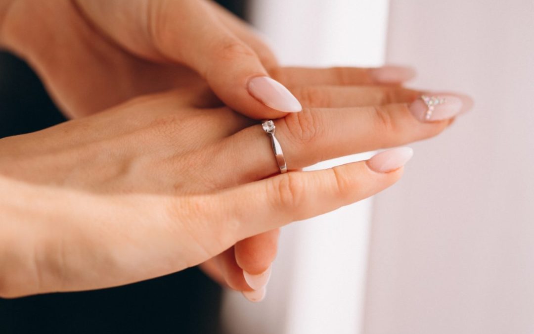 De ce iubesc femeile inelele prețioase?