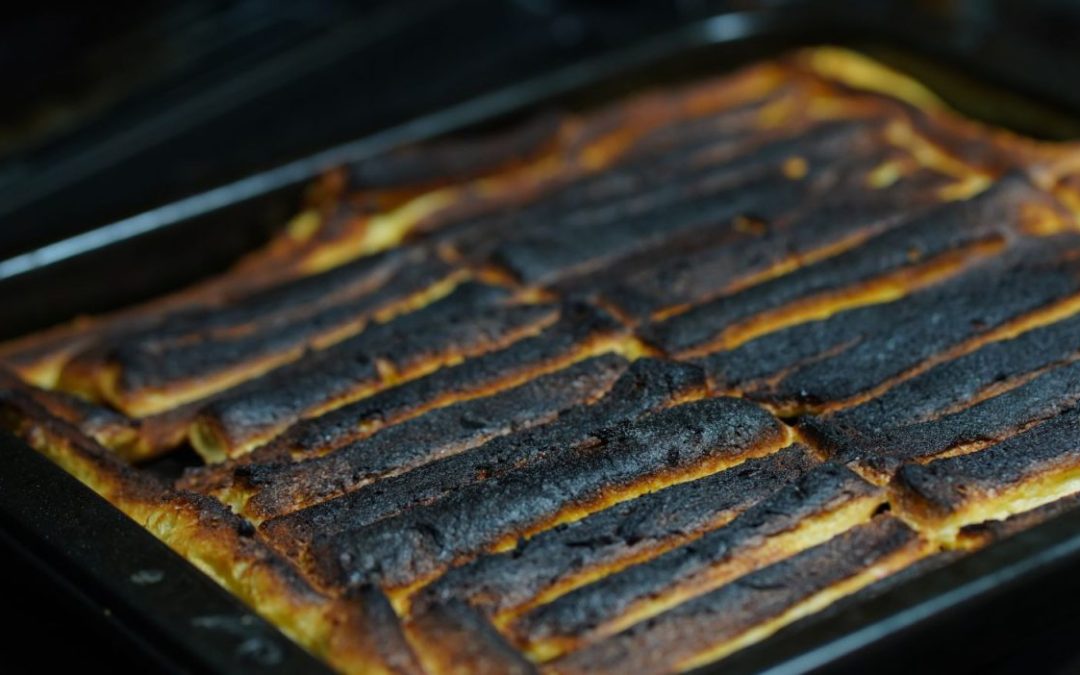De ce se arde mâncarea în cuptor? Semne că ai nevoie de o schimbare