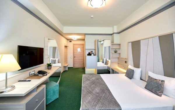 Cum să te bucuri de o vacanță fără griji, cu mâncare, băutură și distracție incluse în preț