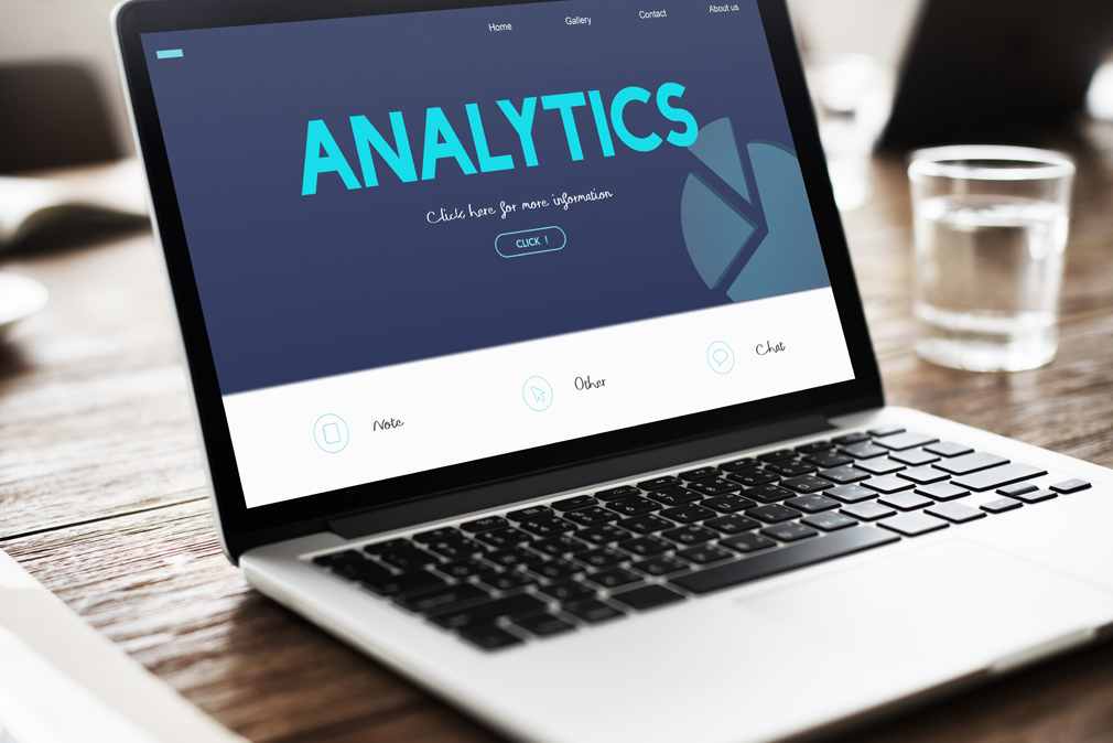 Analiza datelor pentru optimizarea conversiei: cum iei decizii pe baza dovezilor, nu a intuiției