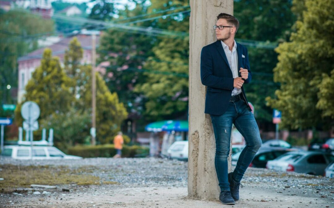 Blugii de bărbați: de ce sunt aceștia un element esențial în garderoba ta?