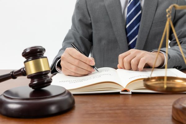 Cum să colaborezi eficient cu avocatul tău de la Consortium Legal
