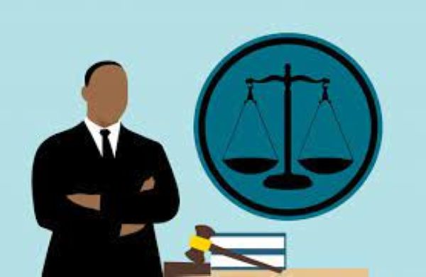 Cum să alegi un avocat bun în București, în funcție de domeniul de specializare și de experiența sa