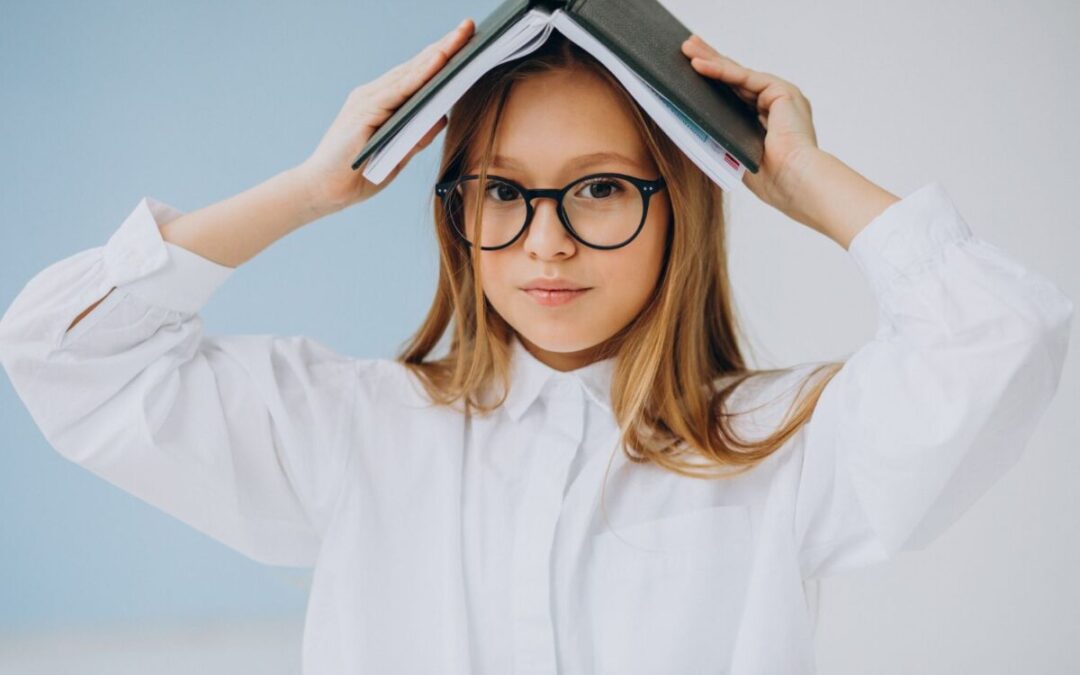 Lentile de contact sau rame de ochelari pentru copii?