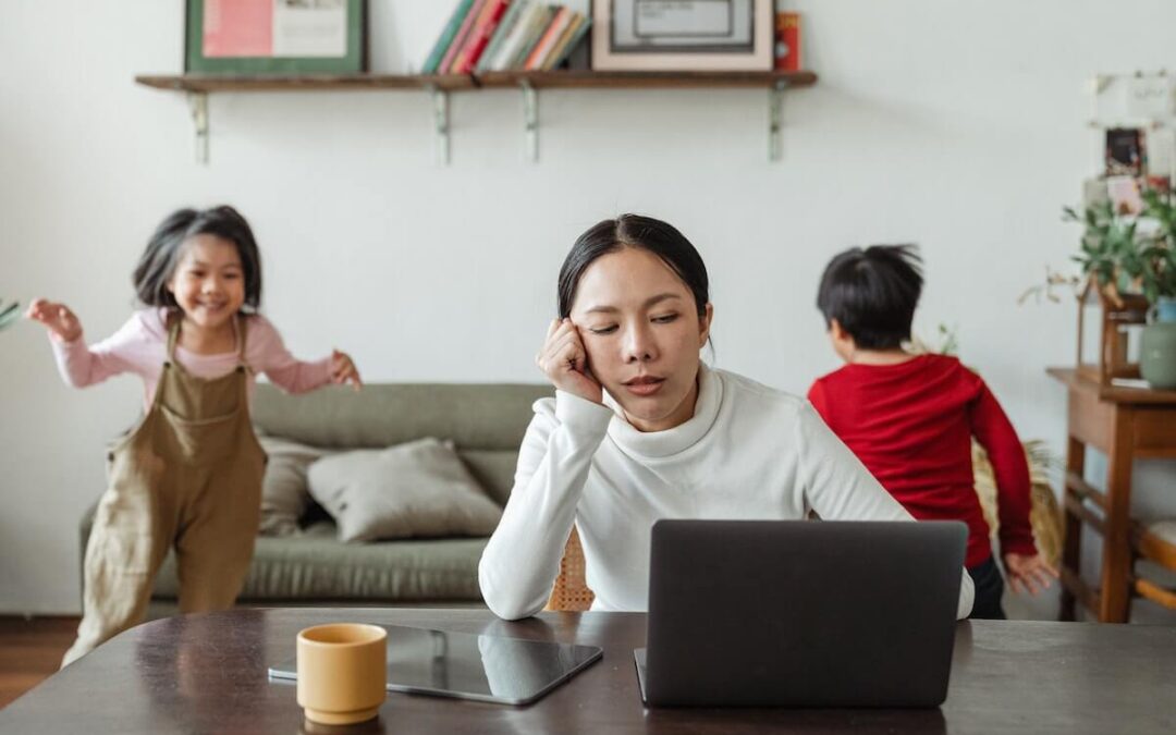 Cum să scapi de stres în 4 pași practici atunci când te împarți între familie și  job